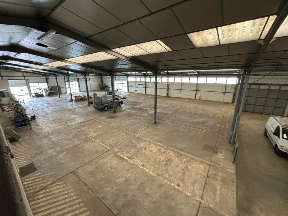 Location local d''activites 2032 m² non divisibles
