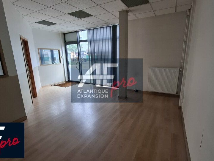Location local commercial 82.33 m² non divisibles