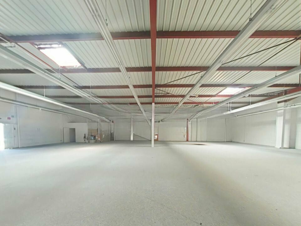 Location local d''activites 1173 m² divisibles à partir de 353 m²