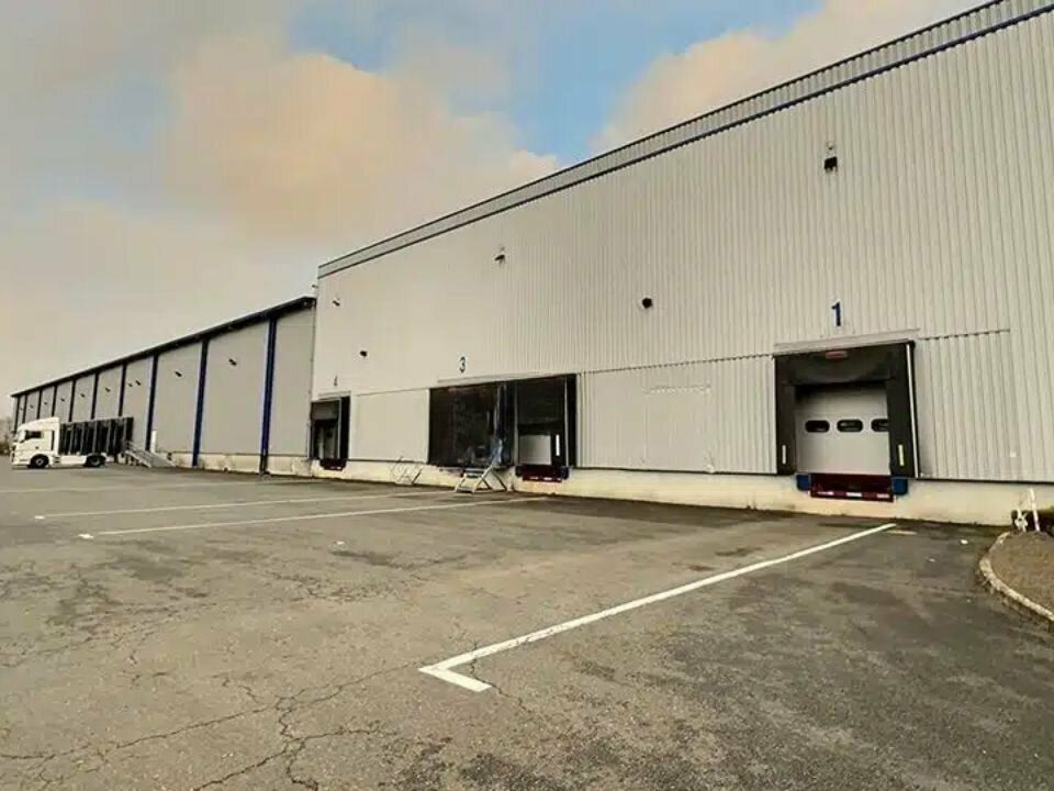 Location entrepot 11420 m² non divisibles