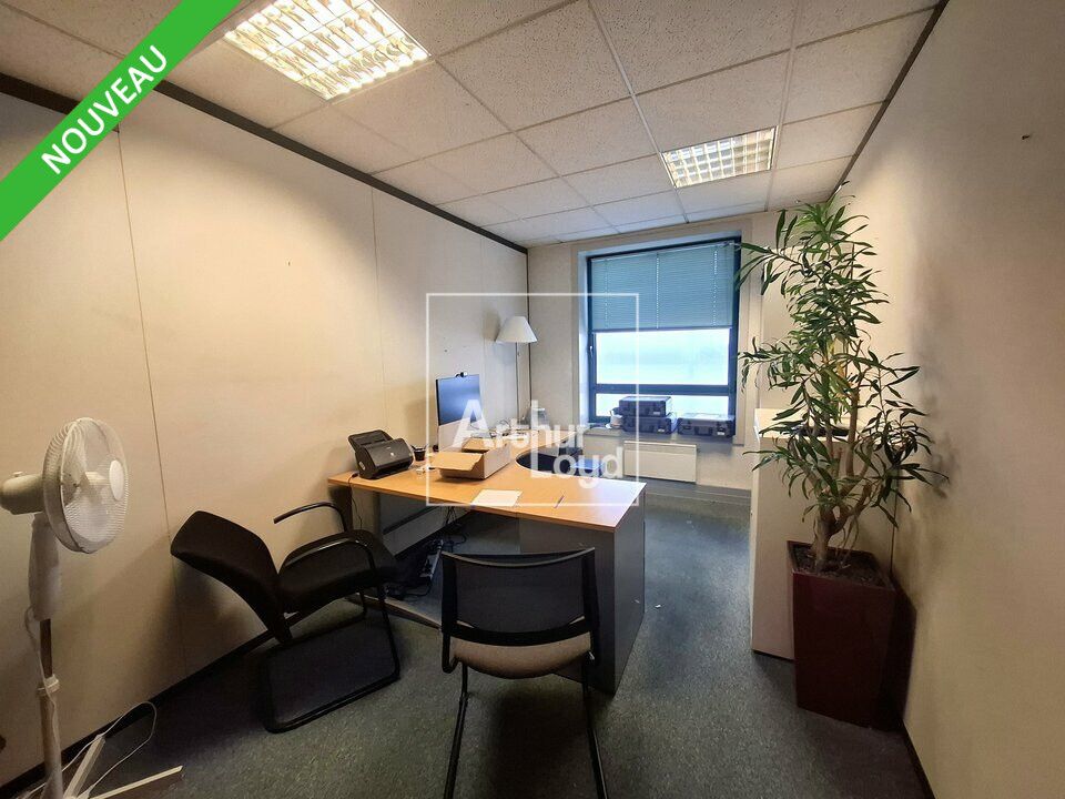 A saisir, bureaux à louer en pied de gare avec nombreux parkings