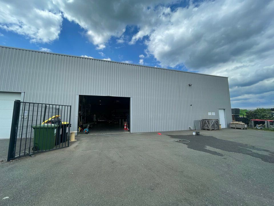 Location local d''activites 500 m² non divisibles