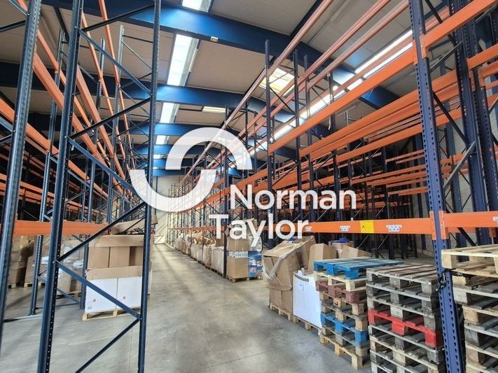 Location local d''activites 3200 m² divisibles à partir de 1200 m²