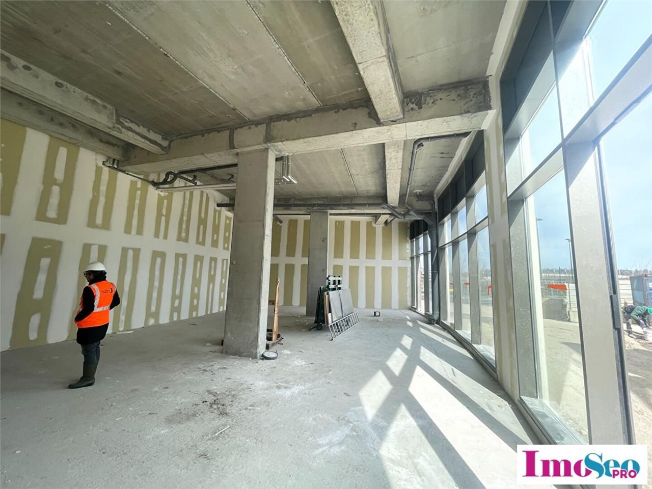Location local commercial 160 m² non divisibles