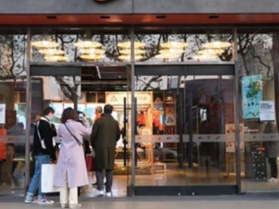 Location local commercial 200.00 m² à CESTAS