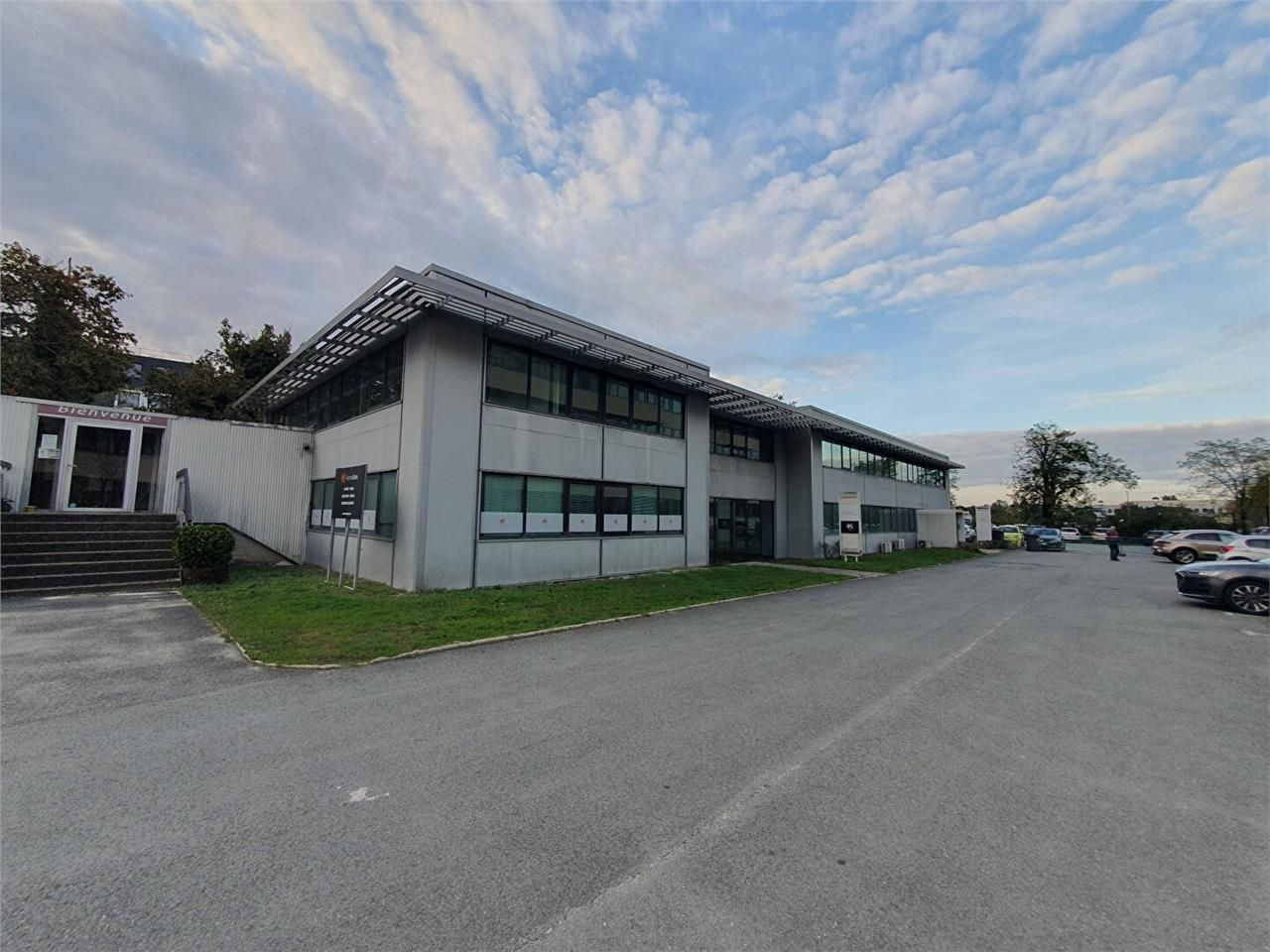 Location bureaux 150.00 m² à MERIGNAC