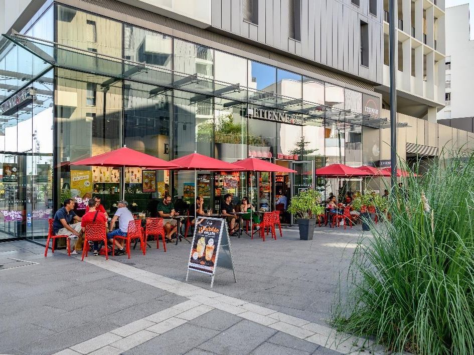 Location local commercial 495.00 m² à BORDEAUX