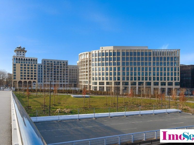 Location local commercial 180 m² non divisibles