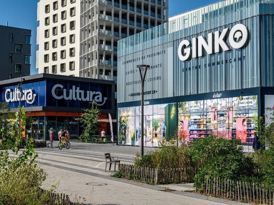 Location local commercial 215.00 m² à BORDEAUX