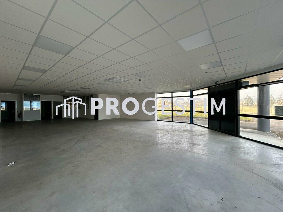 Opportunité Exceptionnelle – Bâtiment d'Activité avec Showroom à Monéteau