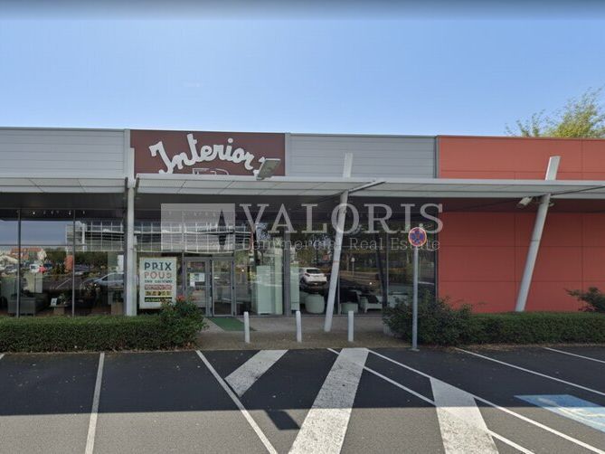 Location local commercial 678.17 m² non divisibles