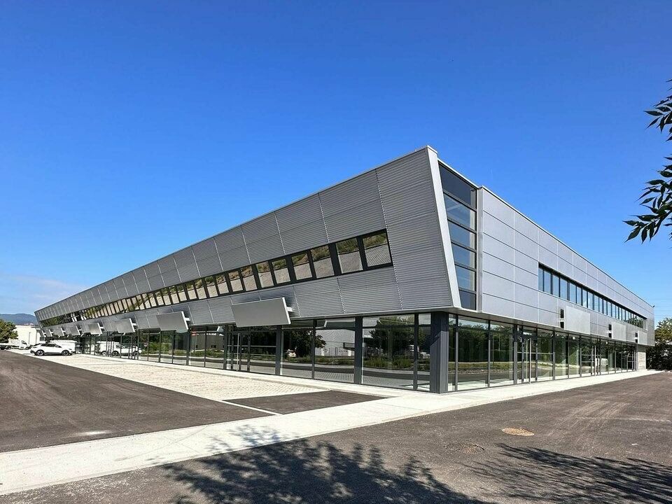 Location local d''activites 943 m² non divisibles