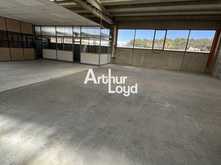 Location local d''activites 300 m² non divisibles