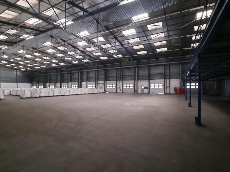 Location entrepôts 2511 m² non divisibles