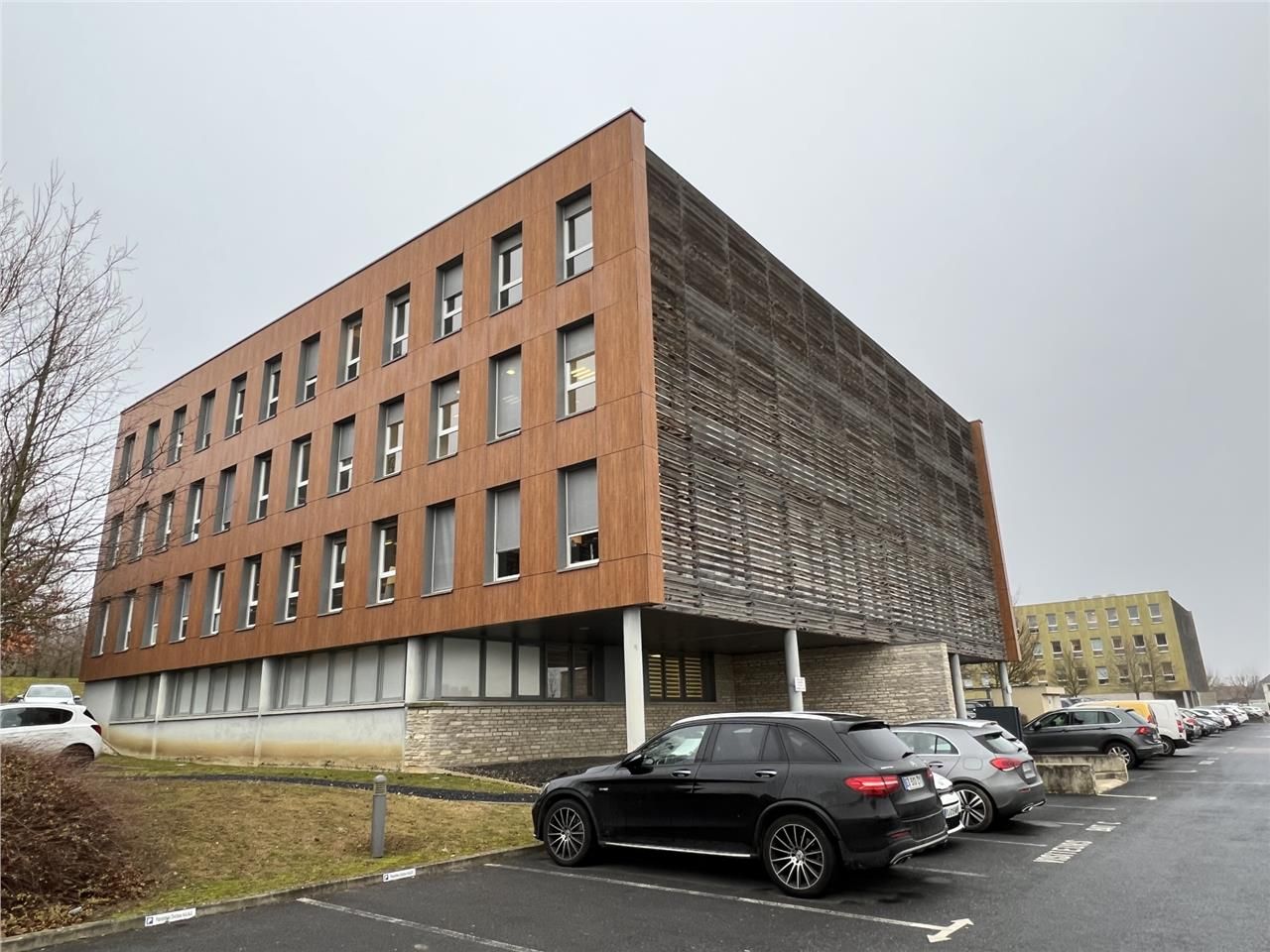 130 m² dispo à Champigny