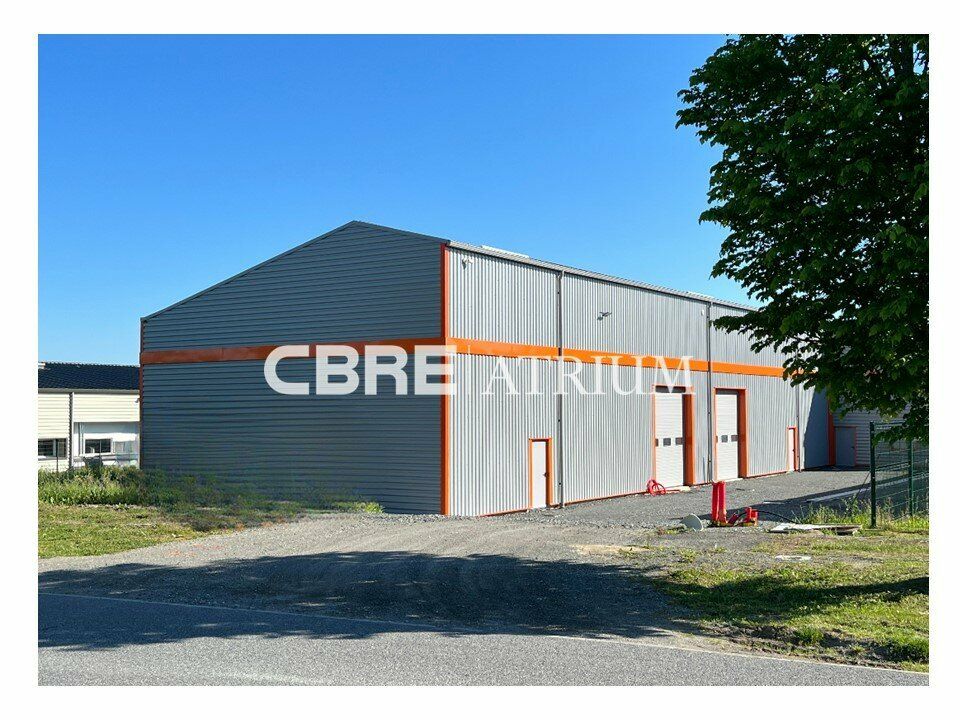 Location local d''activites 200 m² non divisibles