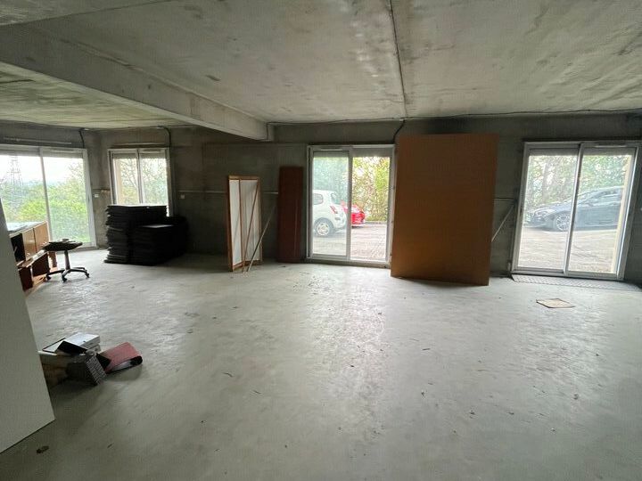 Location entrepot 246 m² non divisibles