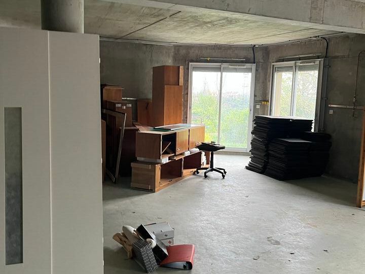 CEYRAT 246 m² de DEPOT à LOUER 