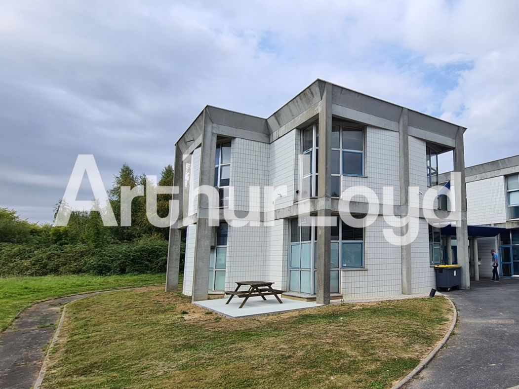Location bureaux 250.00 m² à HEROUVILLE SAINT CLAIR