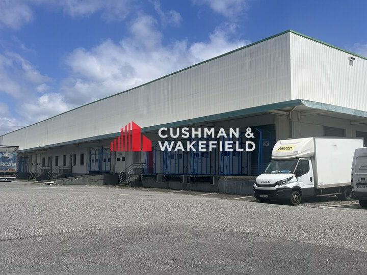 Location entrepot 6933 m² non divisibles