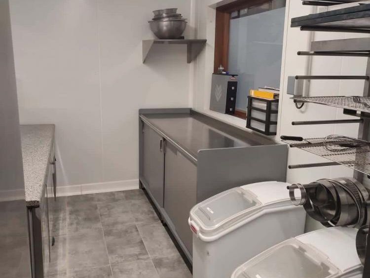 Location entrepôts 163 m² non divisibles