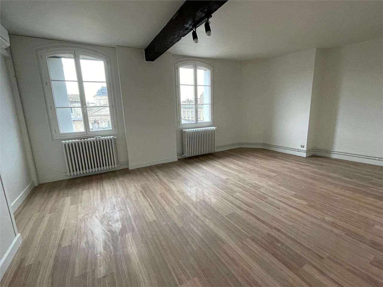Location bureaux 50.00 m² à BORDEAUX