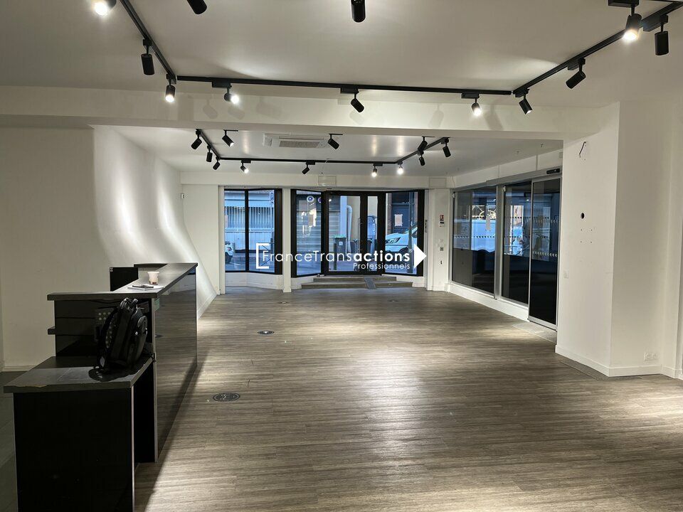 Vente local commercial 196 m² non divisibles
