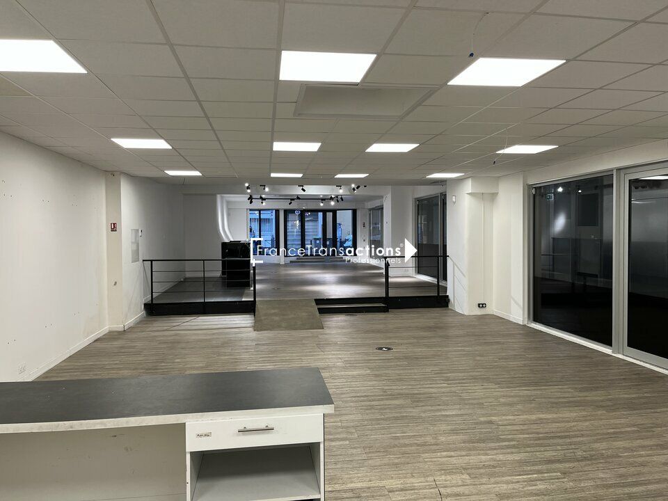 A VENDRE LOCAL COMMERCIAL ERP 5 -196 M²- 31000 TOULOUSE