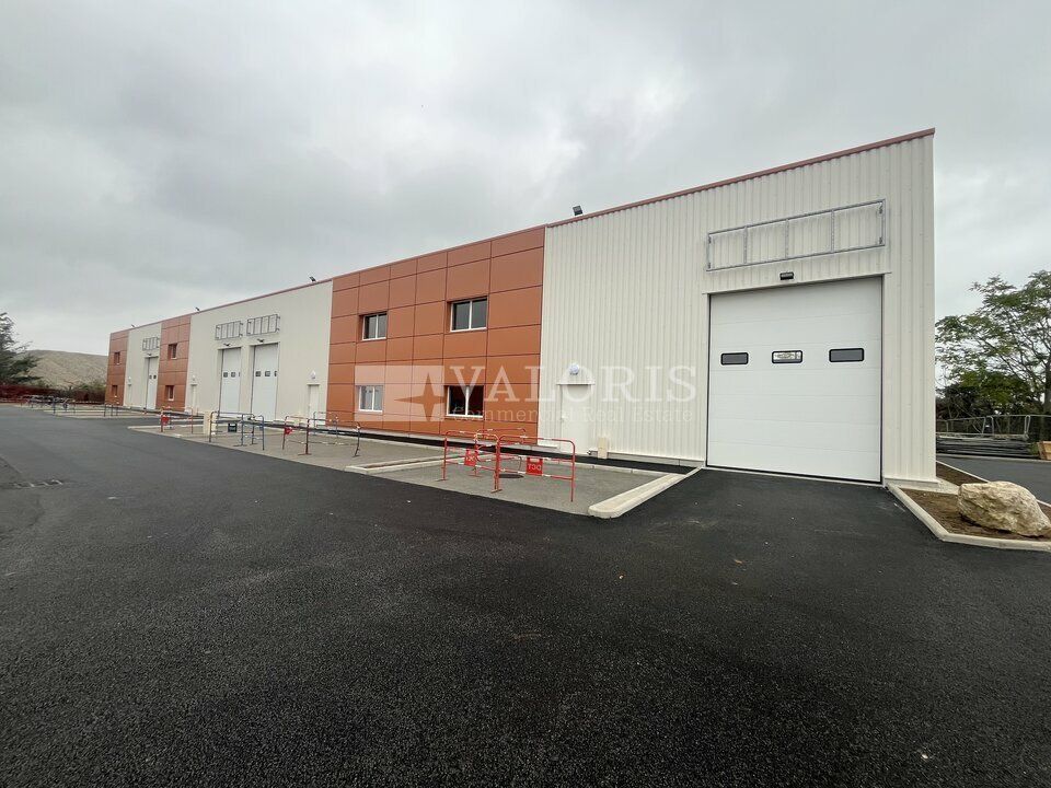 Location local d''activites 2109 m² divisibles à partir de 286 m²