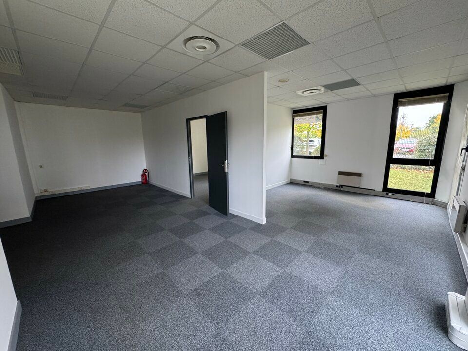 Location bureaux 63.83 m² non divisibles