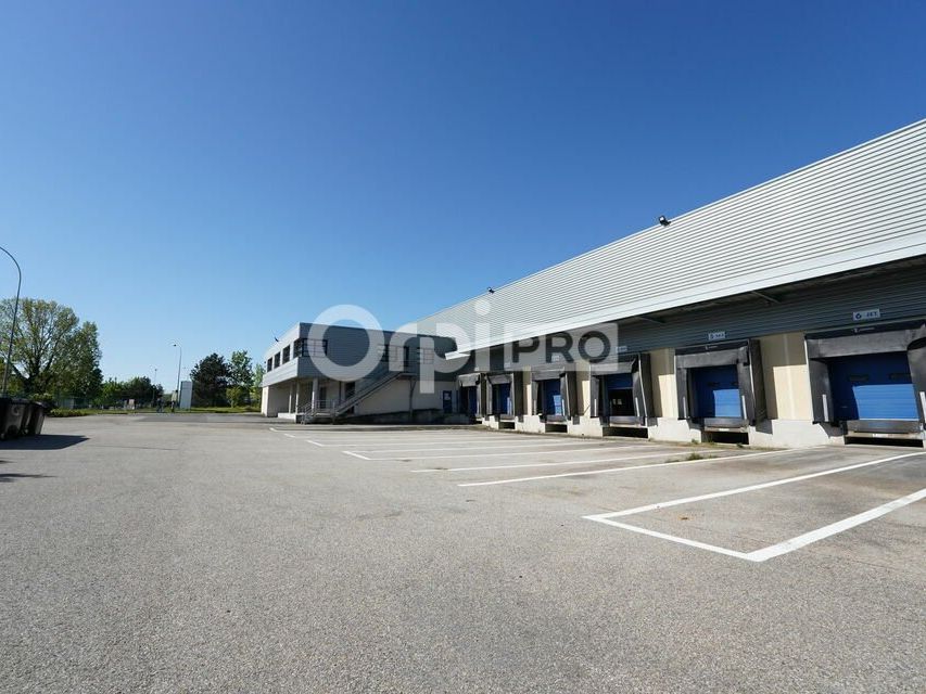 Location local d''activites 2707 m² non divisibles
