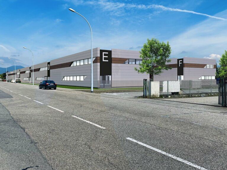 Location local d''activites 1913 m² divisibles à partir de 203 m²