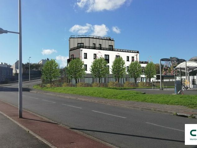 Location local commercial 224 m² divisibles à partir de 30 m²