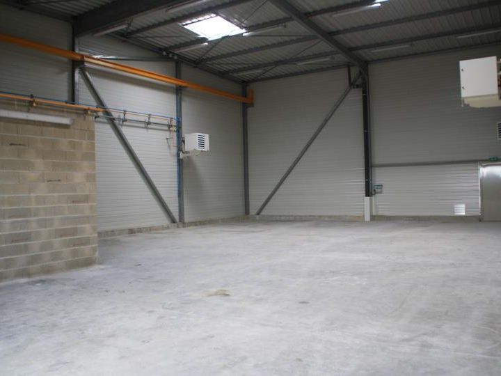 Location entrepôts 236 m² divisibles à partir de 143 m²