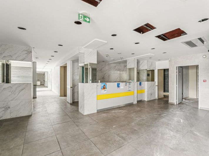 Location local commercial 350 m² à Bois-Colombes