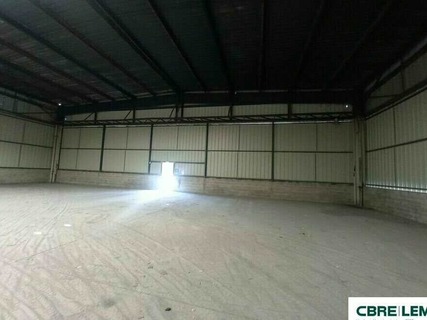 Proximité A13 - Stockage grande hauteur. 