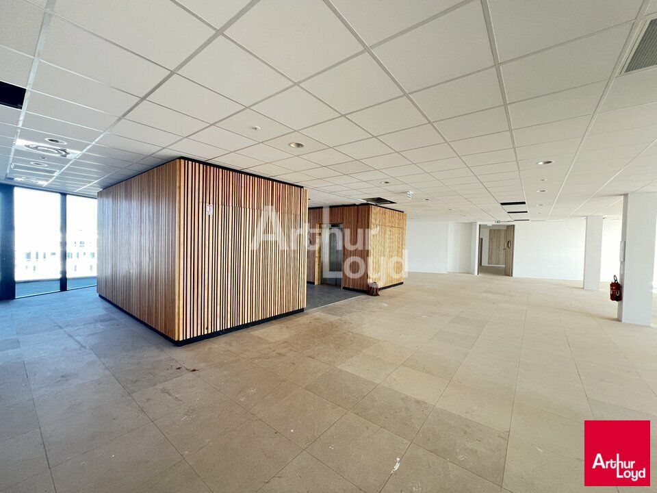 CESSON SEVIGNE - BUREAUX A LOUER - 3 422 M² - DIVISIBLE