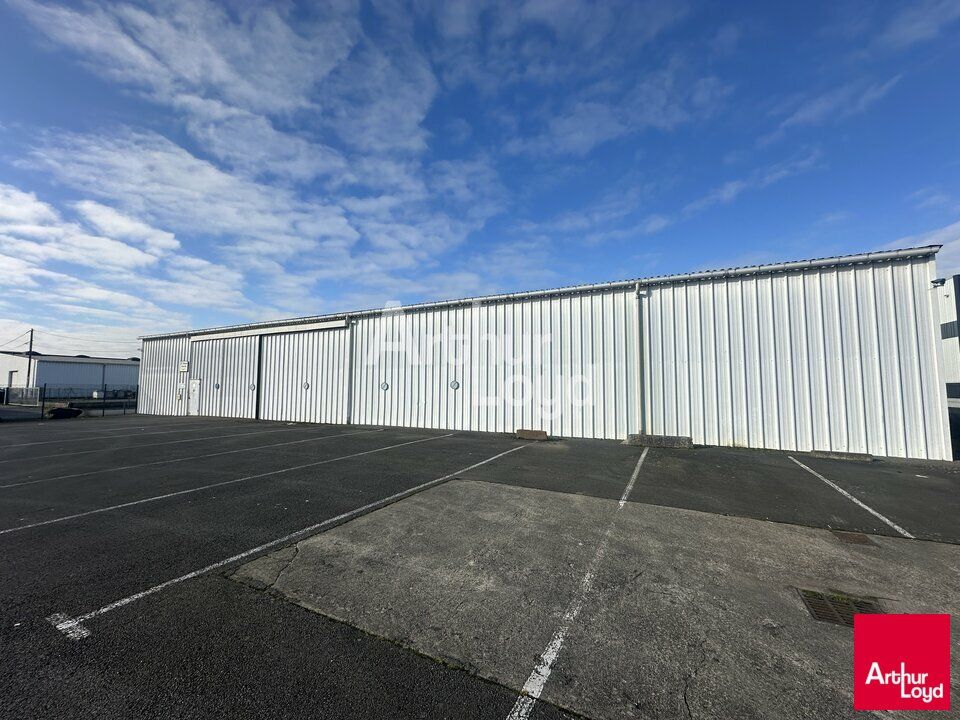Location local d''activites 900 m² non divisibles