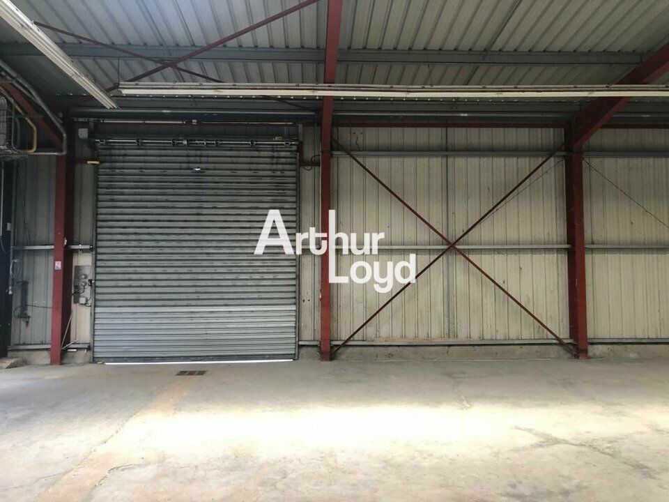 Location local d''activites 1600 m² non divisibles