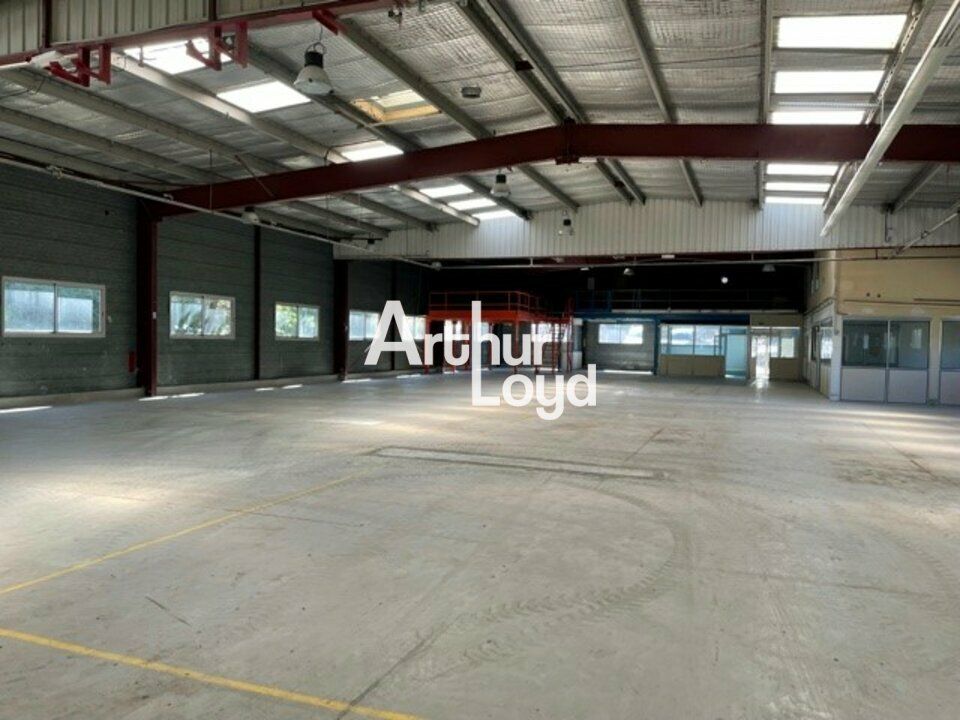 Locaux mixtes 1600 m² à louer Antibes