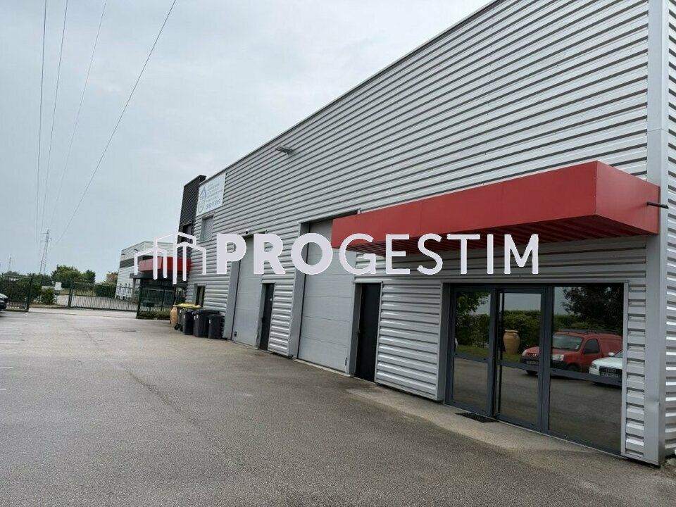 Location local d''activites 120 m² non divisibles