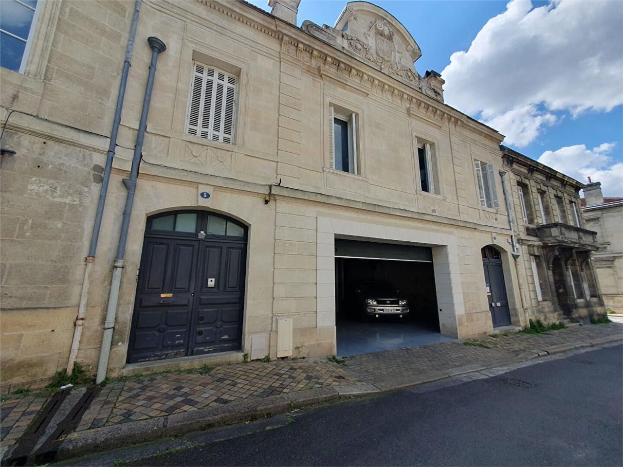 Location local commercial 360.00 m² à BORDEAUX