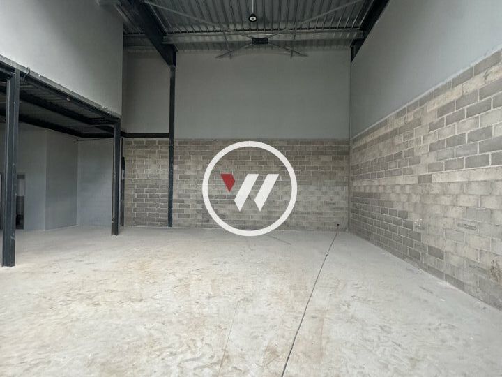 Location local d''activites 403 m² non divisibles