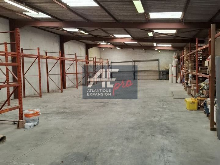 Location local d''activites 241 m² non divisibles