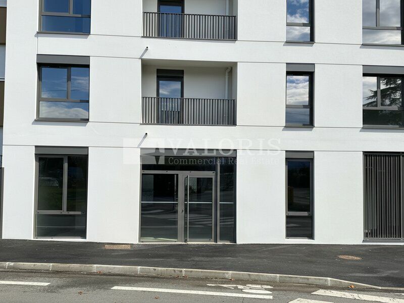 Location local commercial 99 m² non divisibles