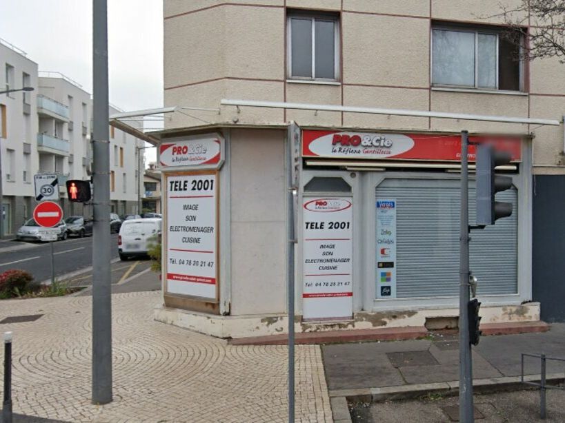 Valoris Real Estate vous propose un local en angle au cœur de Saint Priest, idéal activités de services, médical. Opportunité à saisir.