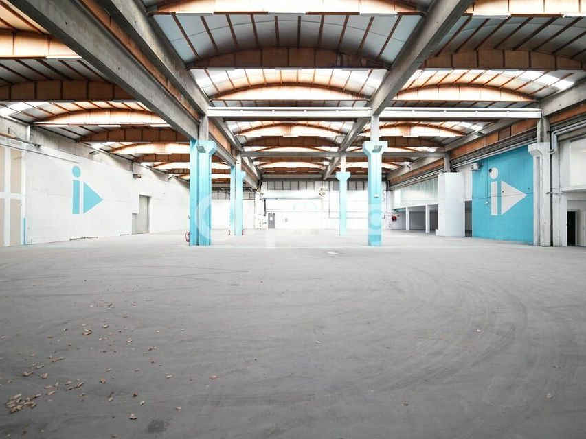 Location local d''activites 1760 m² divisibles à partir de 220 m²