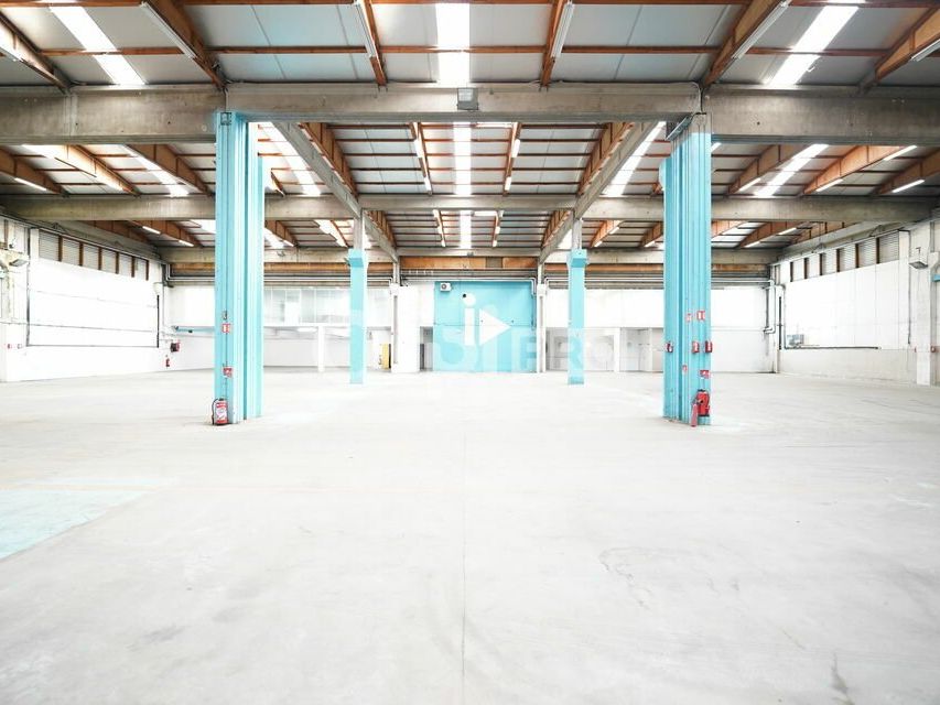 LOCAL D'ACTIVITE A LOUER - SAINT PRIEST - IMMEDIATEMENT