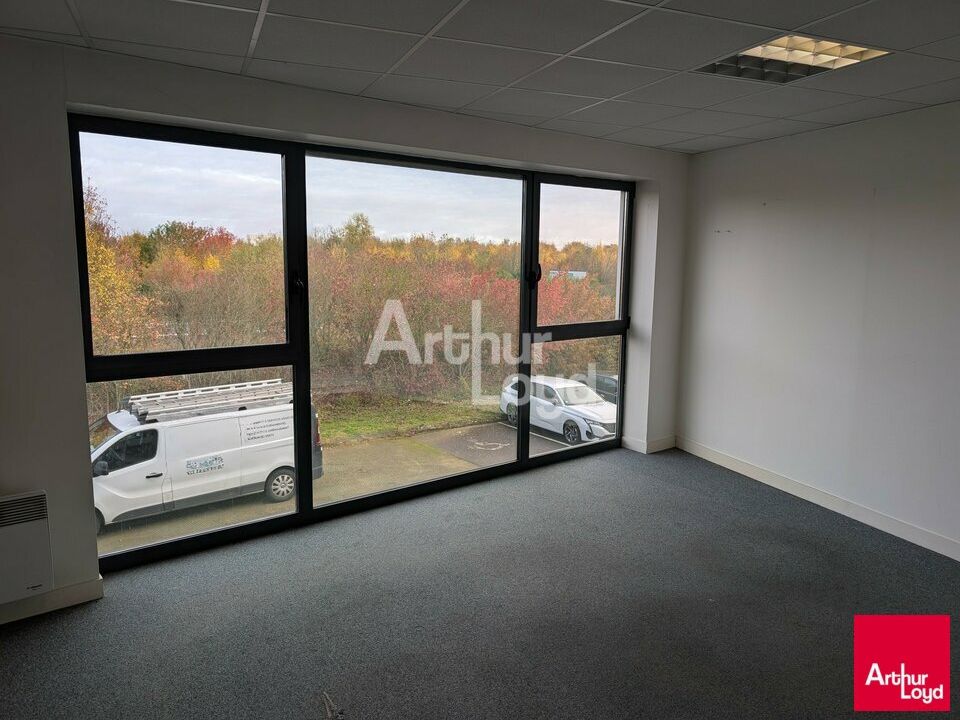CHARTRES DE BRERAGNE - LOCAL D'ACTIVITE A LOUER AVEC GRANDE SURFACE DE BUREAUX - 470 M²