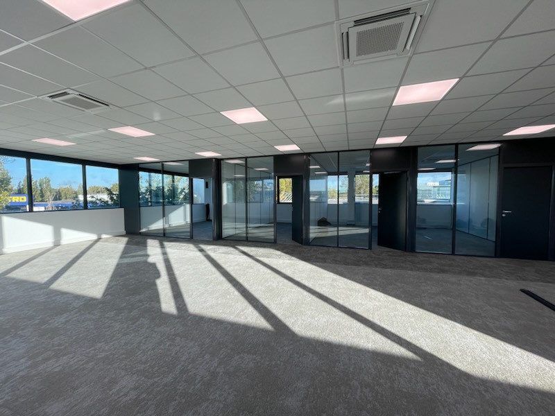 Location bureaux 301 m² à Villeneuve-la-Garenne